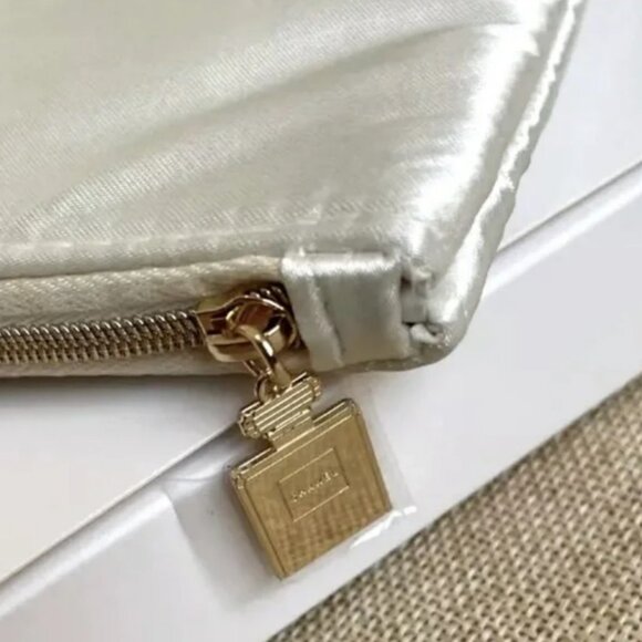 Chanel Coco Mademoiselle Cosmetic Pouch Beauty Makeup Bag Clutch Gold Charm NEW - Picture 4 of 8